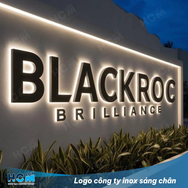 Lắp đặt logo inox sáng chân tại cửa hàng cao cấp Lắp đặt logo inox sáng chân tại cửa hàng cao cấp