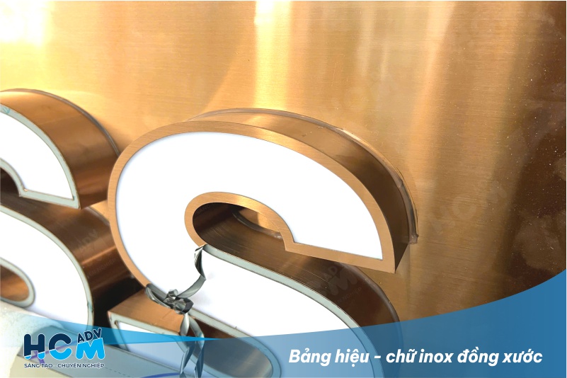Thi công bảng hiệu chữ inox đồng xước cao cấp tại văn phòng công ty TP.HCM