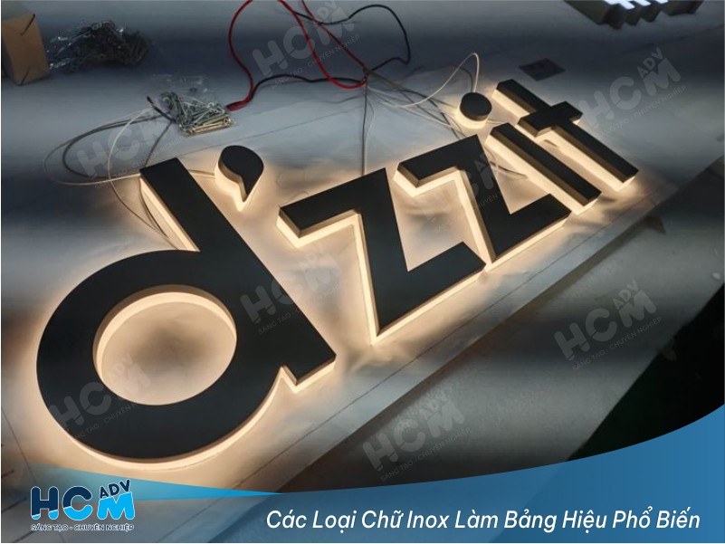 Bảng hiệu chữ inox đen xước có đèn LED âm tại quán cà phê