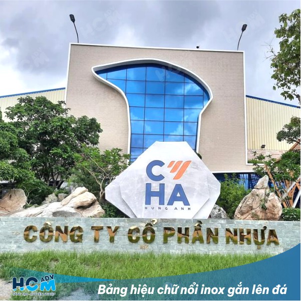 Bảng hiệu chữ nổi inox gắn lên mặt đá tại TP.HCM