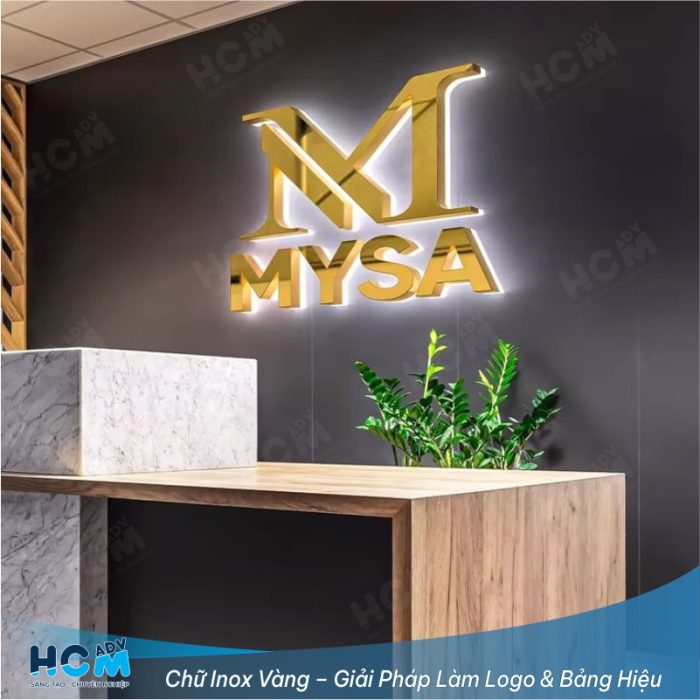 Chữ inox vàng gương gắn quầy lên tân sang trọng