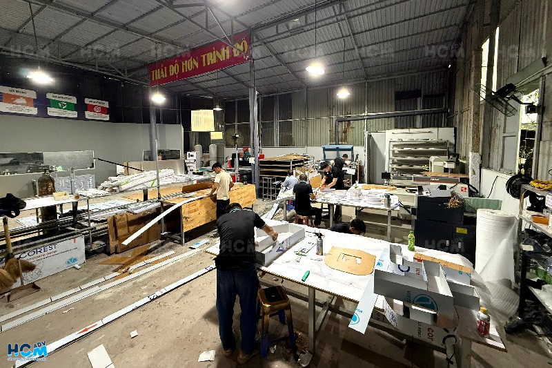 Gia công và lắp đặt bảng hiệu chữ inox vàng tại TP.HCM
