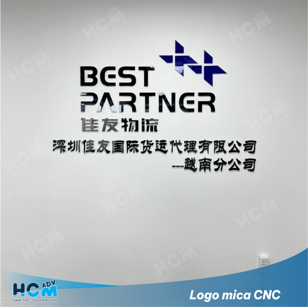Logo mica CNC giá rẻ lắp đặt lên tường phòng họp Logo mica CNC giá rẻ lắp đặt lên tường phòng họp