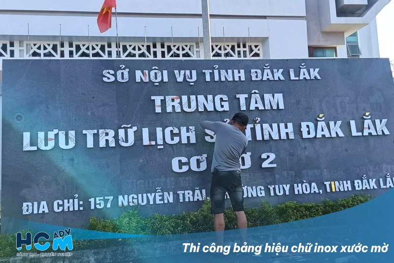 Thi công Bảng hiệu chữ inox xước mờ tại TP.HCM