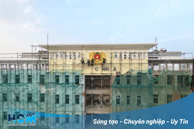 Đội ngũ thi công chuyên nghiệp - QC HCM