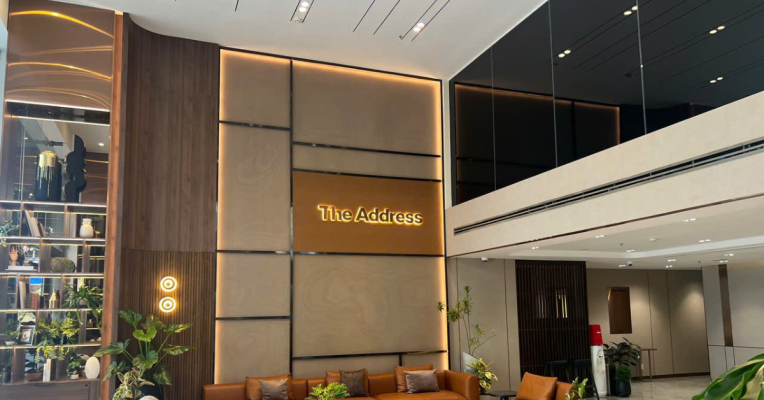 Mẫu bảng hiệu chữ inox đẹp cho showroom