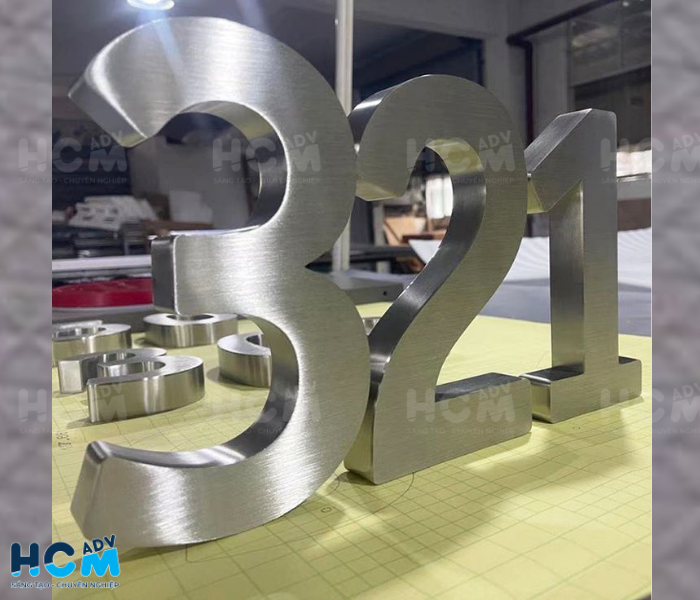 bảng hiệu chữ inox gia công tại xưởng
