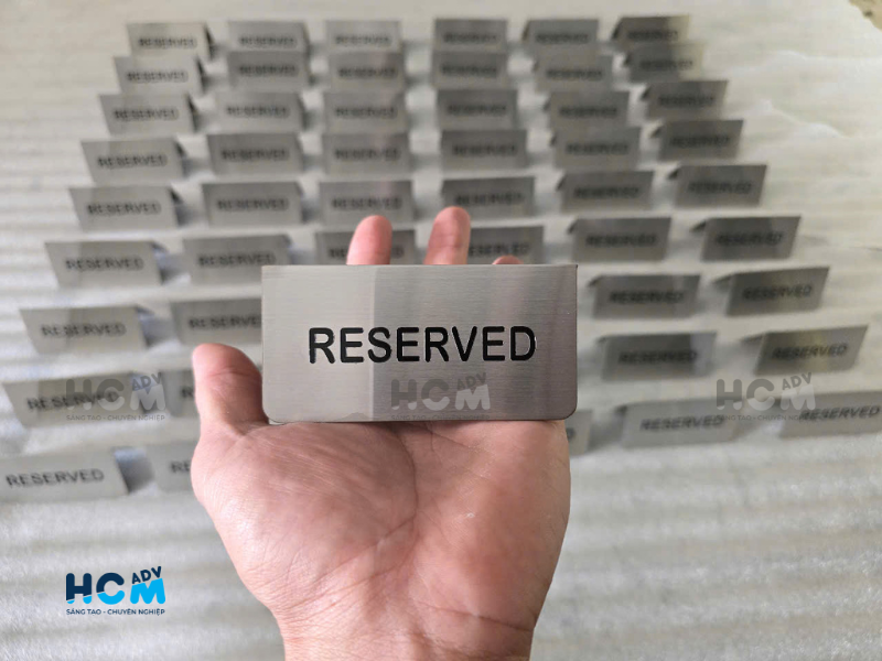 Mẫu bảng hiệu chữ inox đẹp cho showroom
