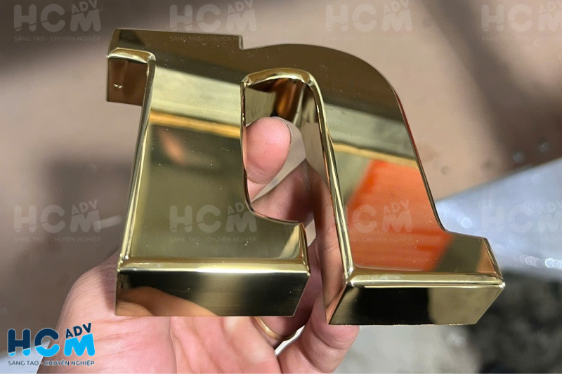 Mẫu chữ inox mạ cao cấp được gia công theo thiết kế thương hiệu.