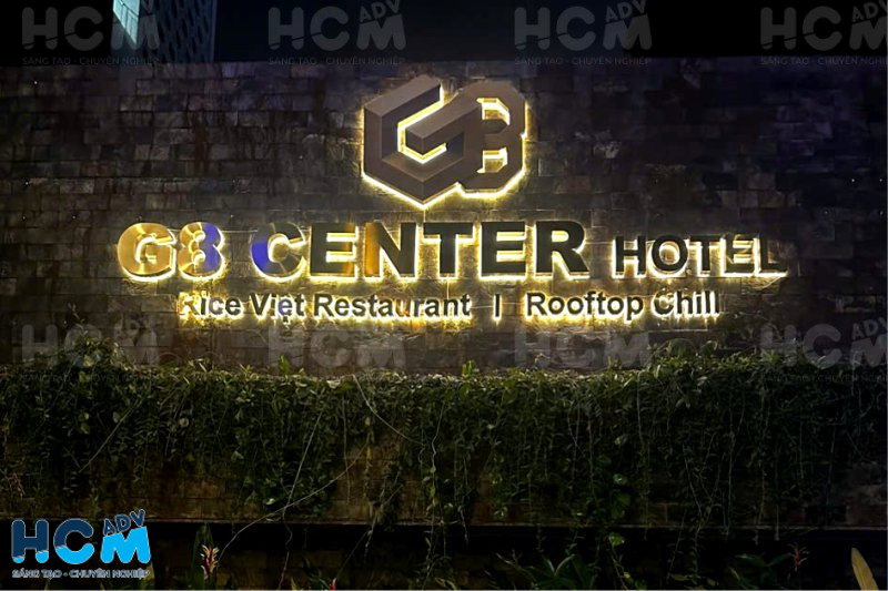logo tòa nhà LED hắt chân ban đêm